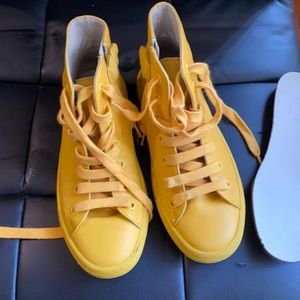 Unisex Gucci shoes worn once  fair condition
